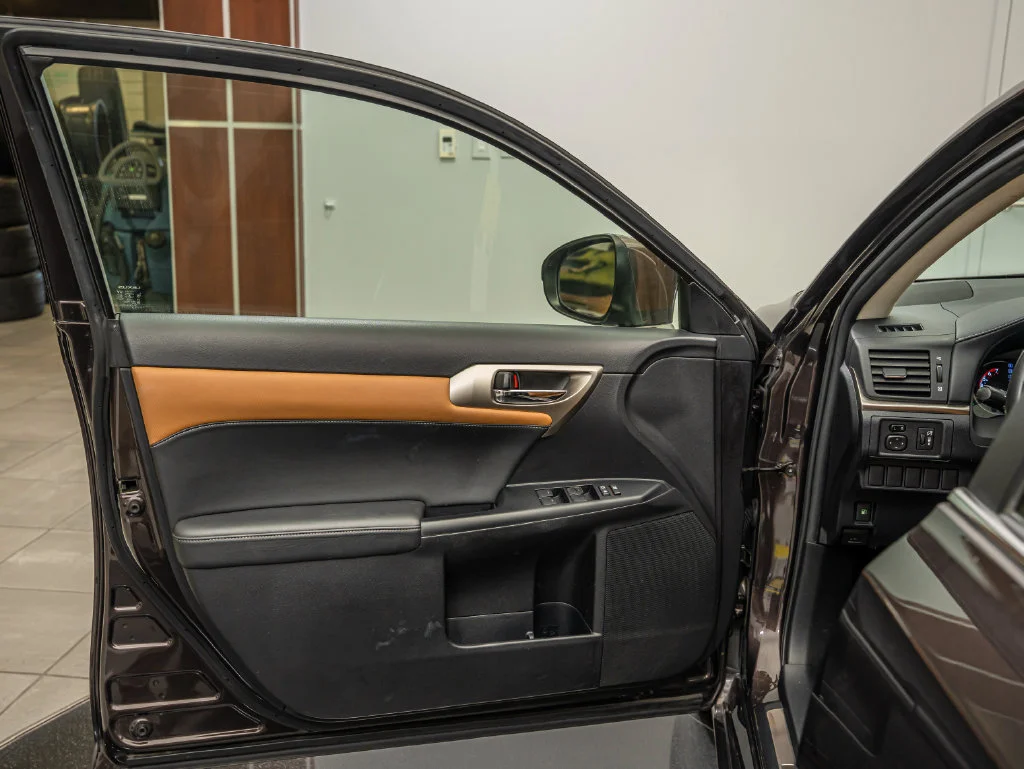 Used 2014 Pearl Lexus 200h image 25