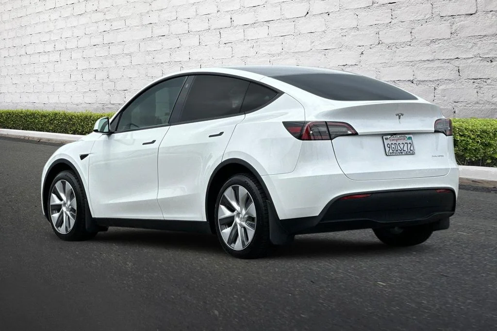 2023 Tesla Model Y Long Range - Photo 6