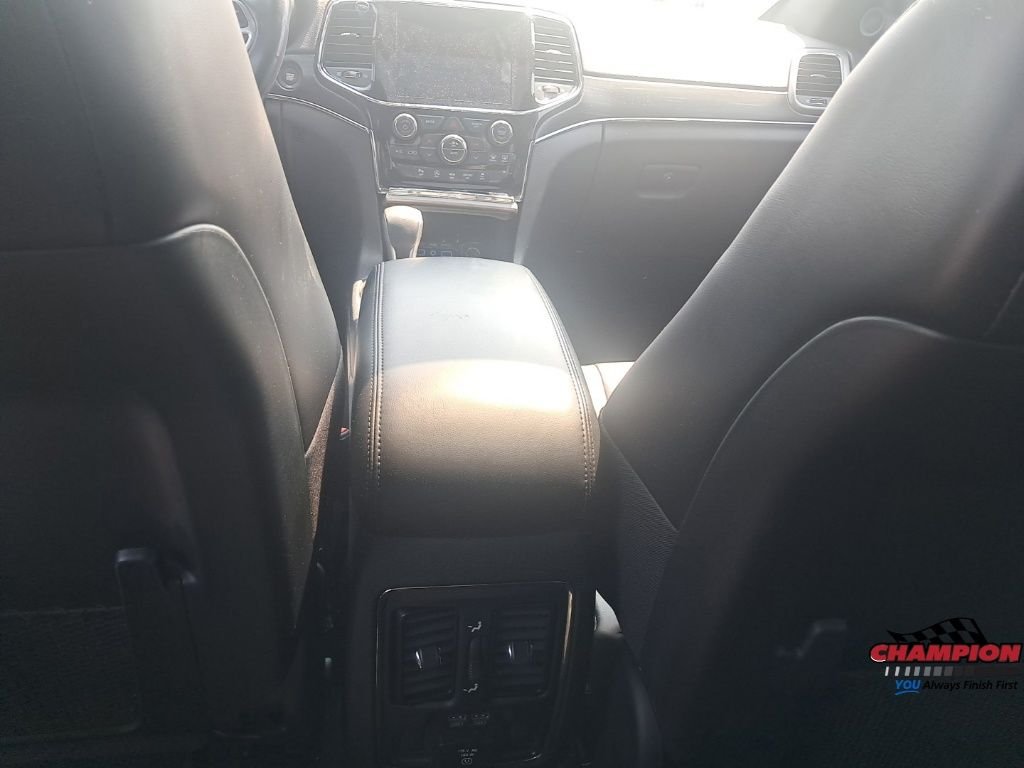 Used 2020 Crystal Metallic Jeep Limited image 13