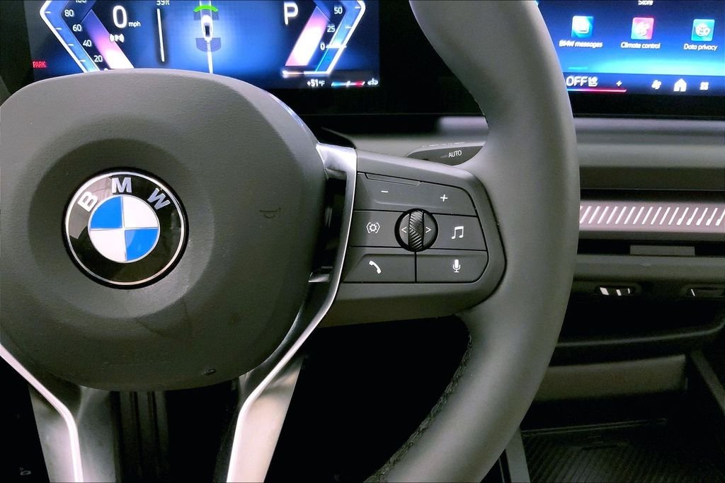 Used 2025 Alpine White BMW  image 19