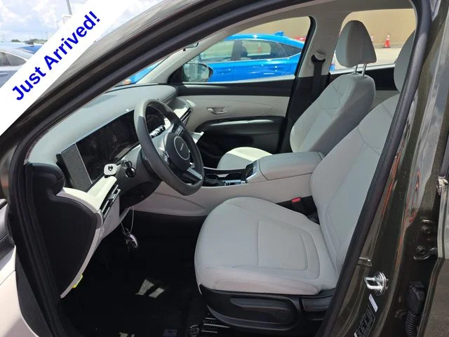 Used 2025 Green Hyundai SE image 5