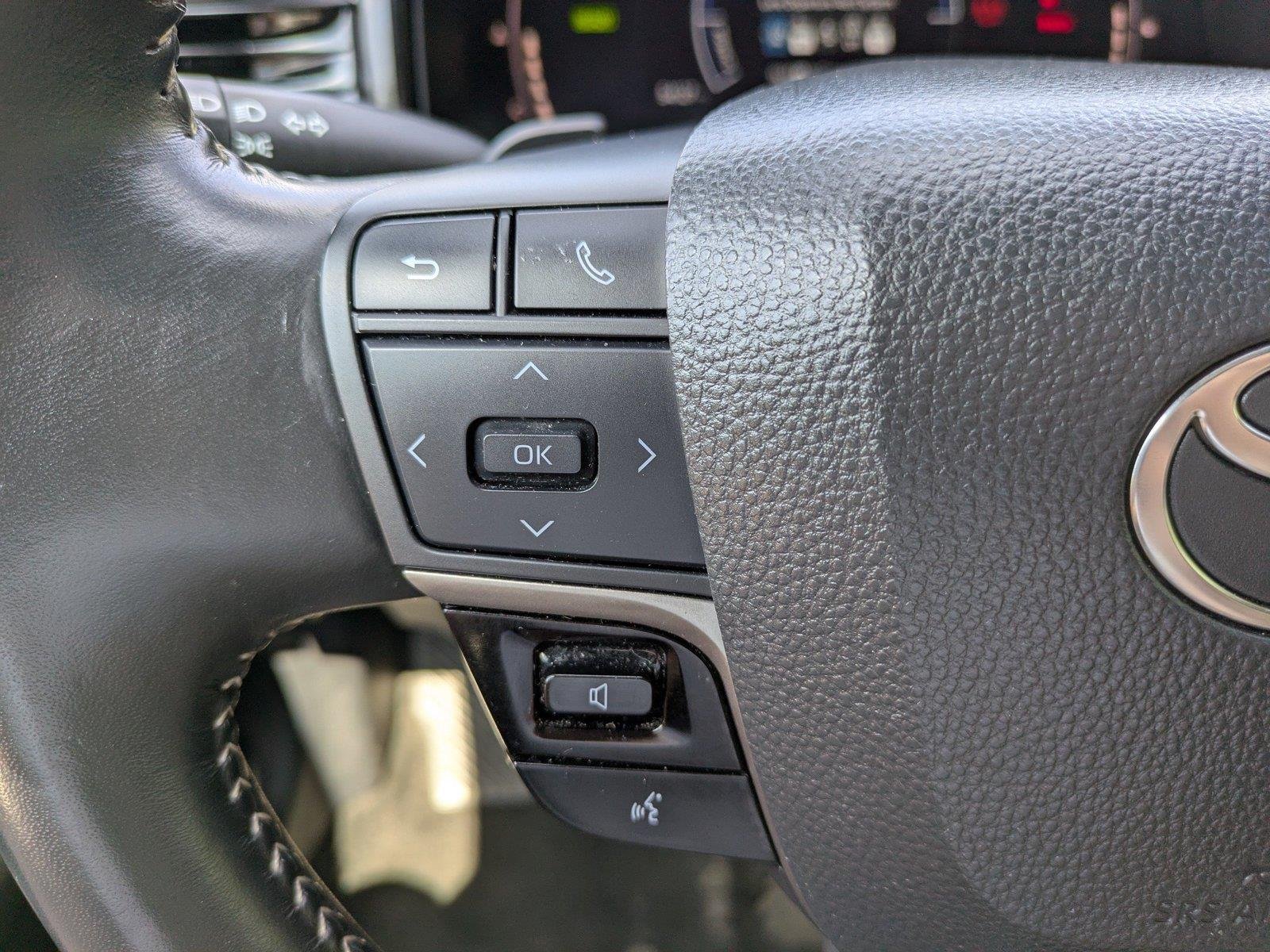Used 2025  Toyota SE image 22