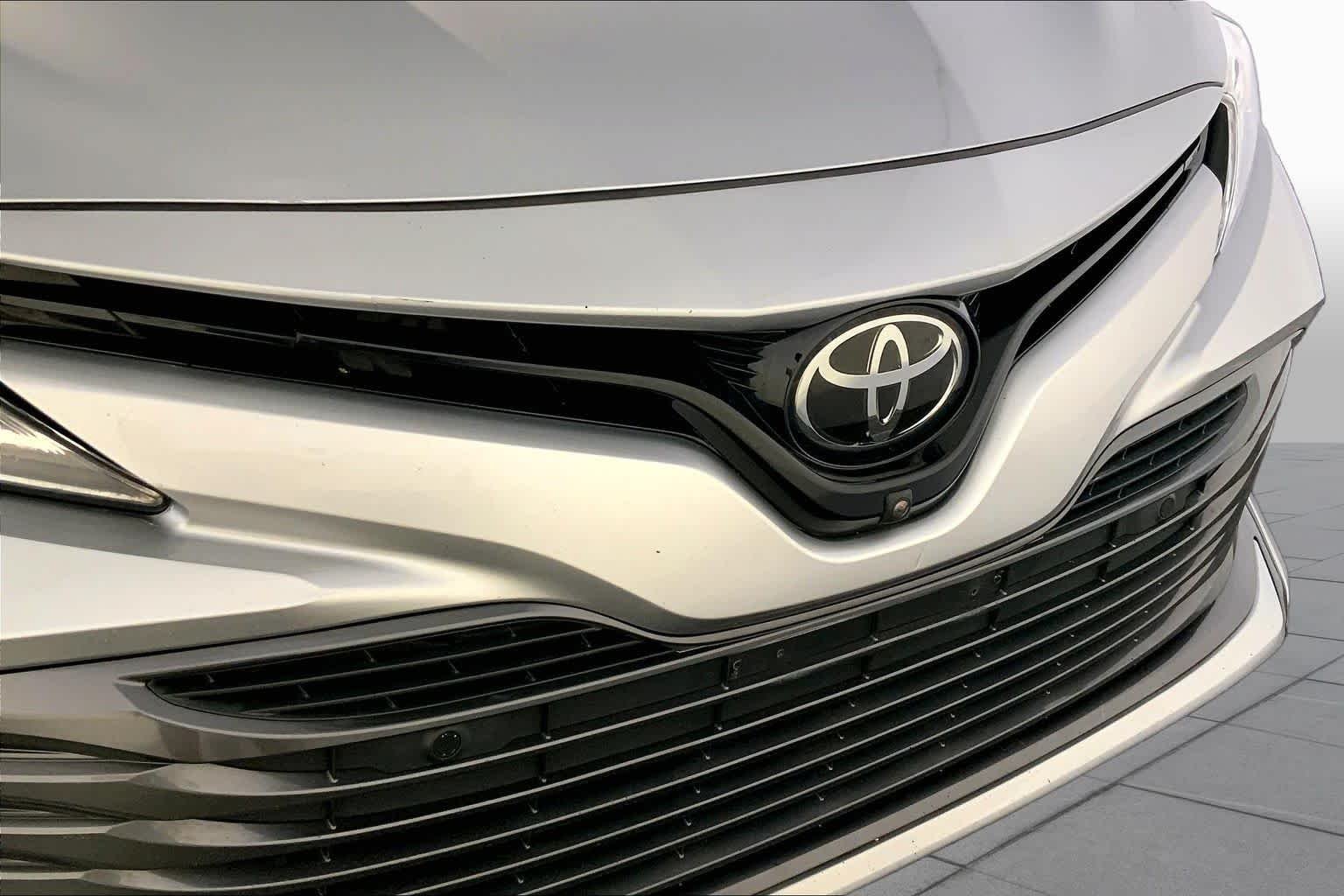 Used 2019 Celestial Silver Metallic Toyota XLE image 32