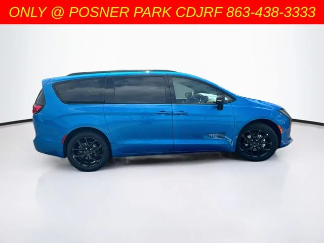 New 2027 Hydro Blue Pearl-Coat Exterior Paint Chrysler Select image 4