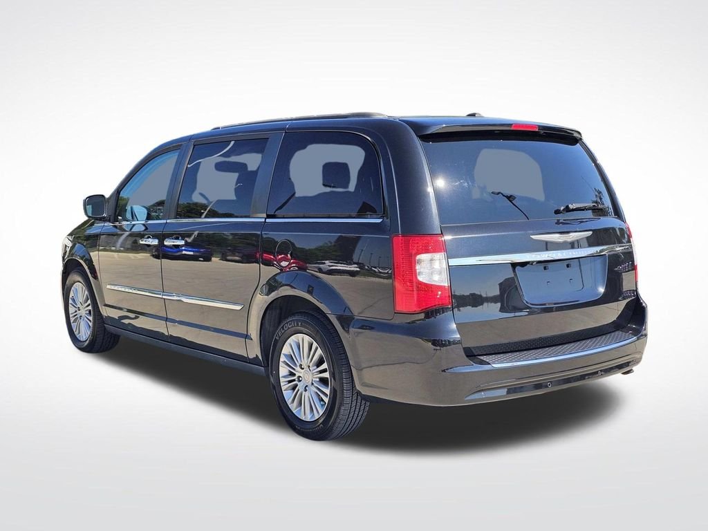 Used 2015 Black Chrysler Touring-L image 10