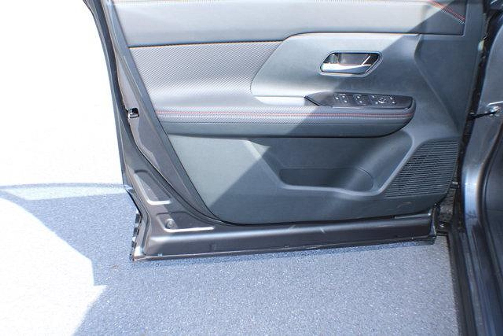 2026 Nissan KICKS SR - Photo 6