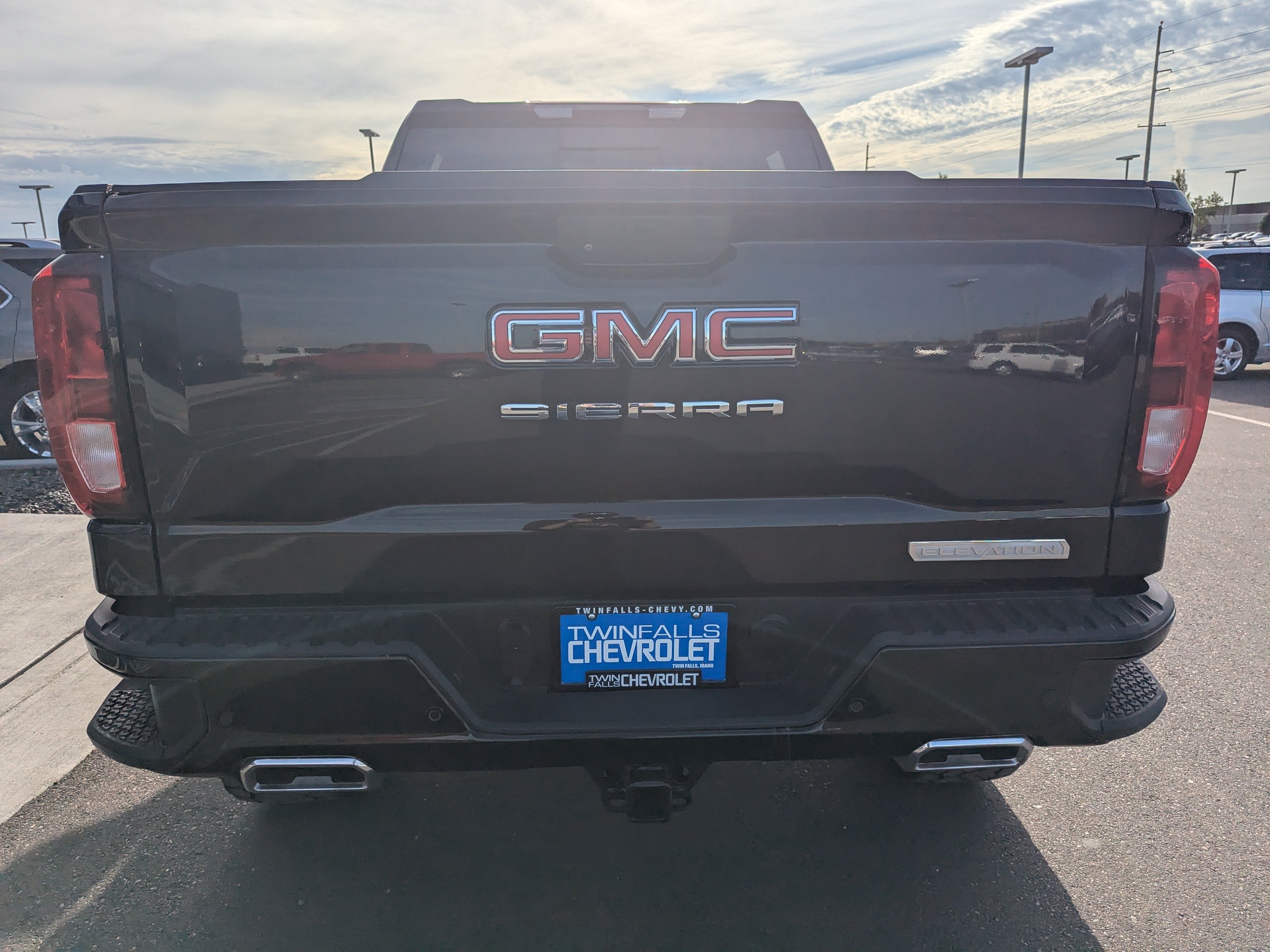 Used 2020 ONYX BLACK GMC Elevation image 31