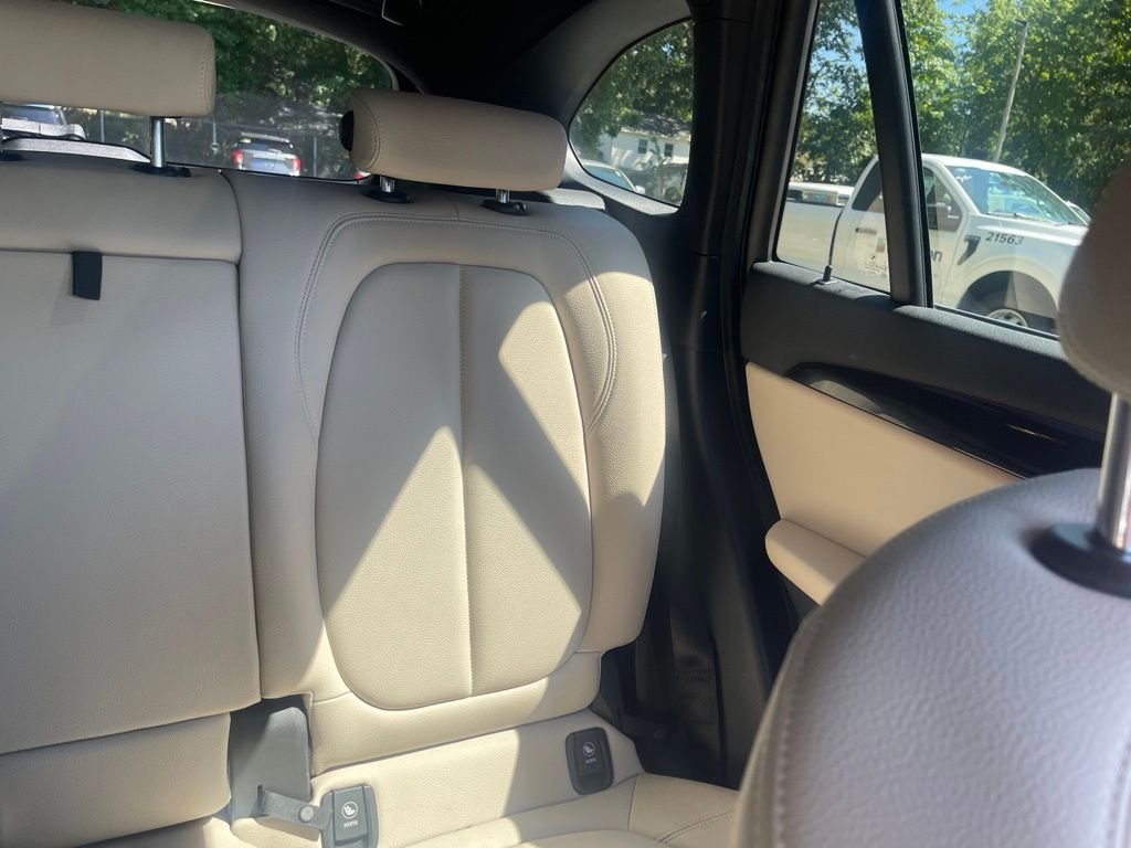 Used 2018  BMW xDrive28i image 12