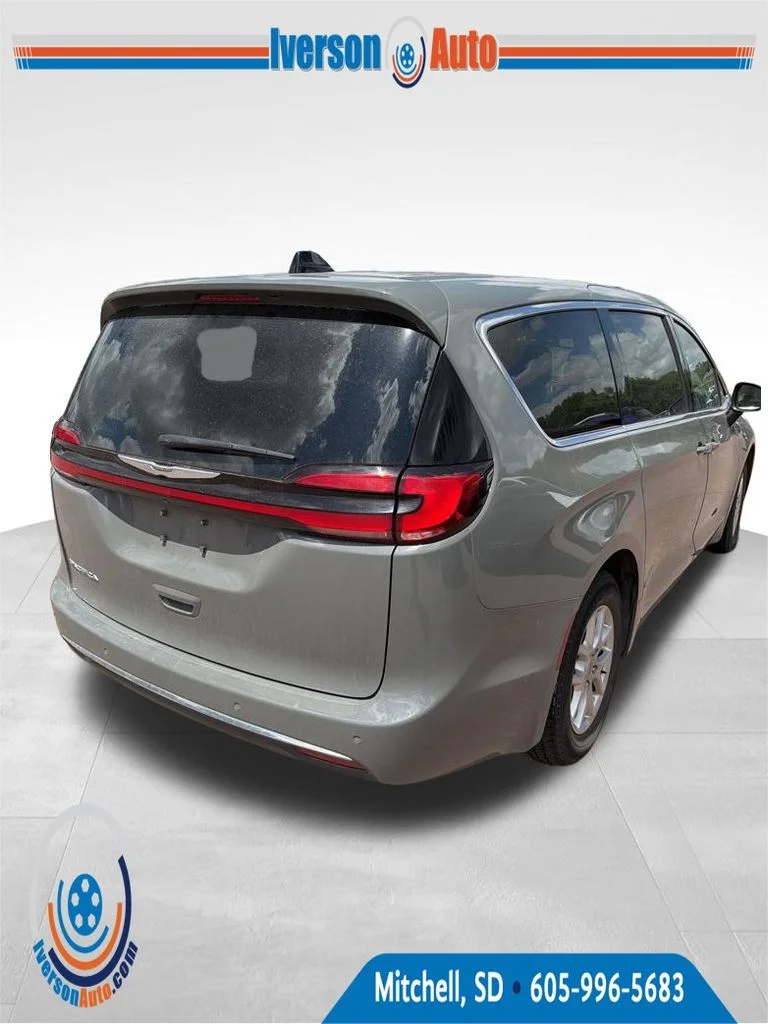 Used 2023 White Chrysler Touring L image 5