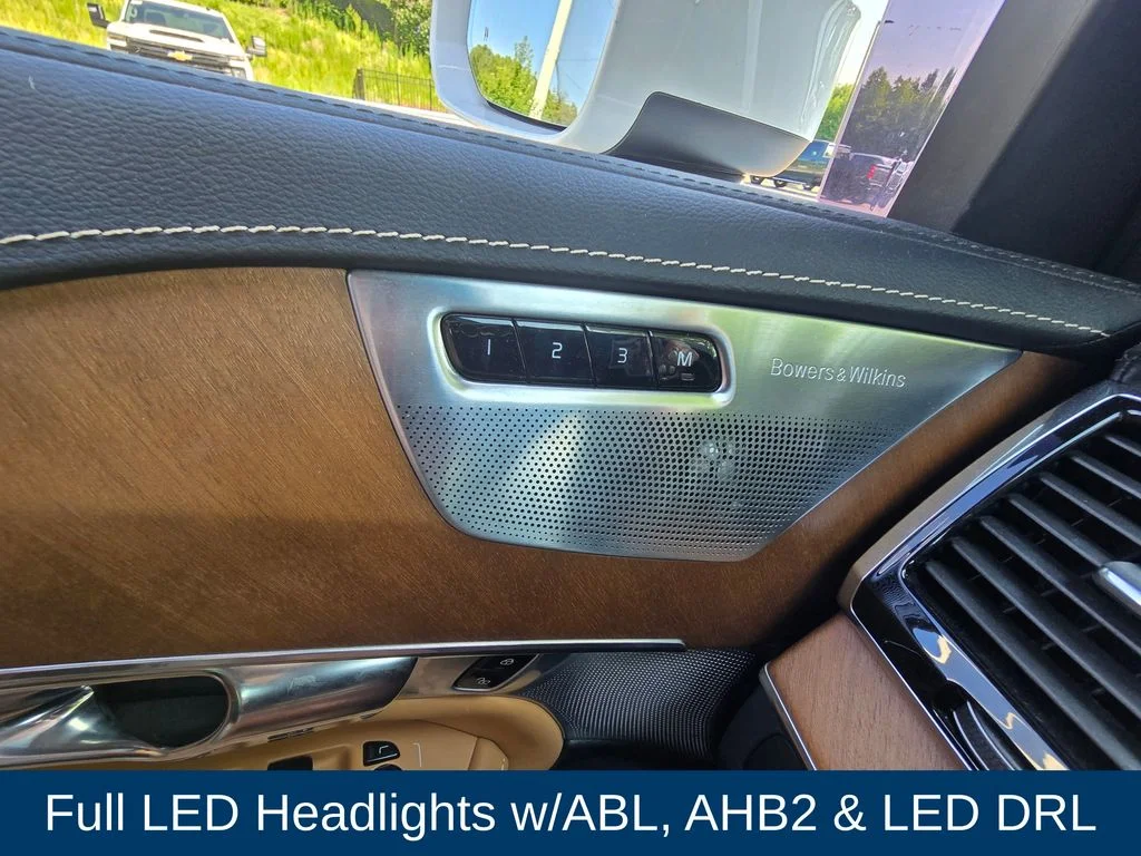 Used 2019 White Volvo T6 Inscription image 22