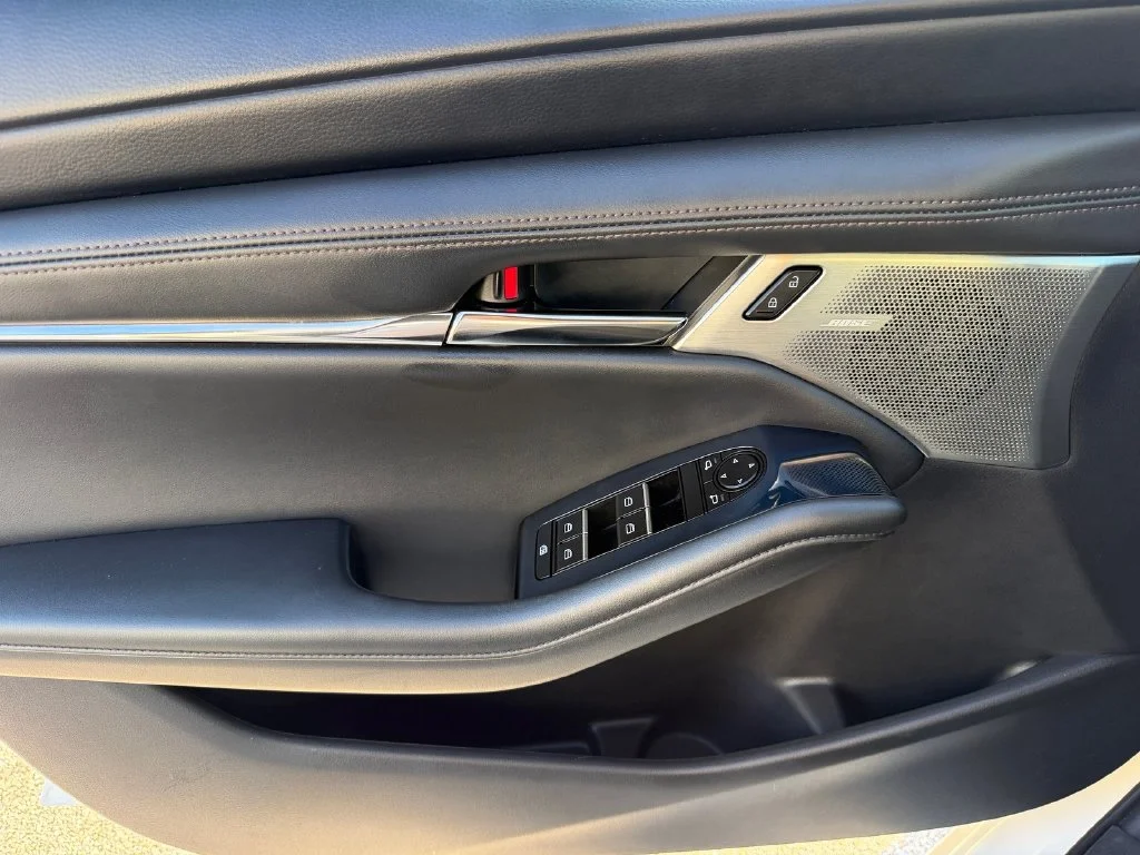 Used 2019 White Mazda Preferred image 33