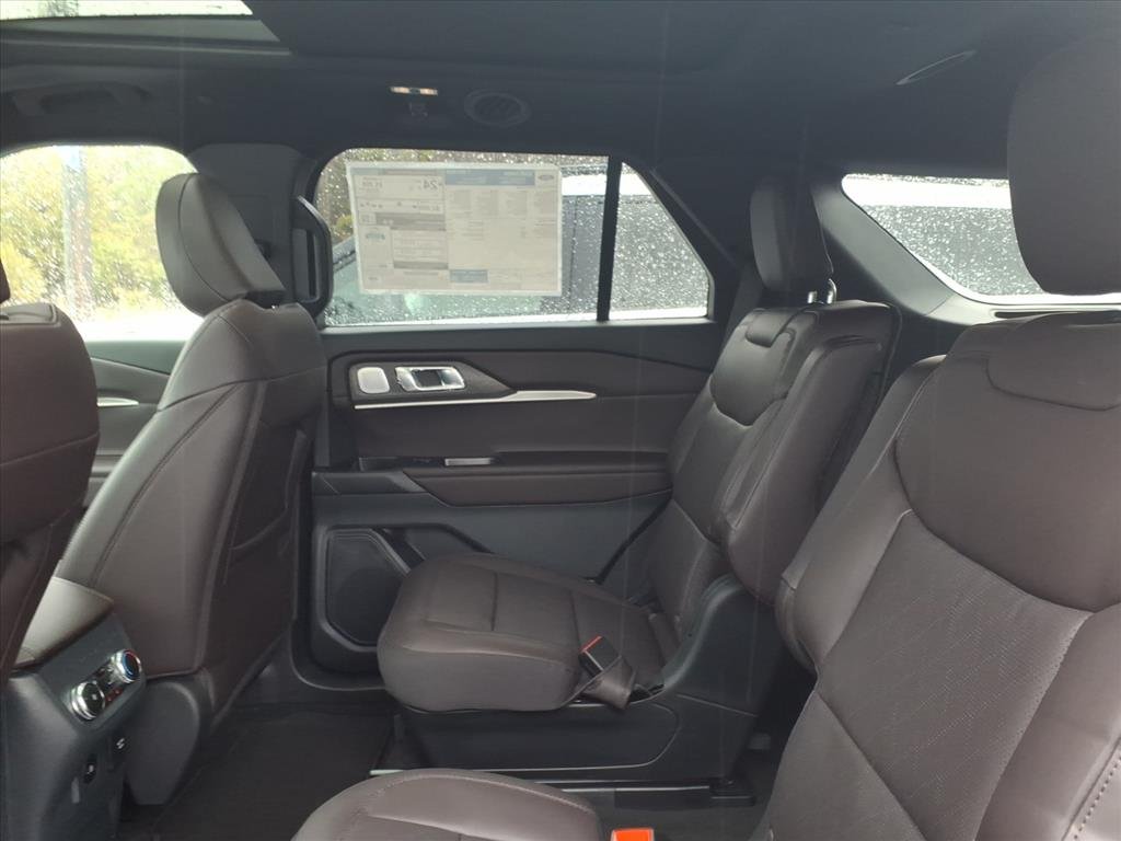 New 2026 Star White Metallic Tri-Coat Ford Platinum™ image 10