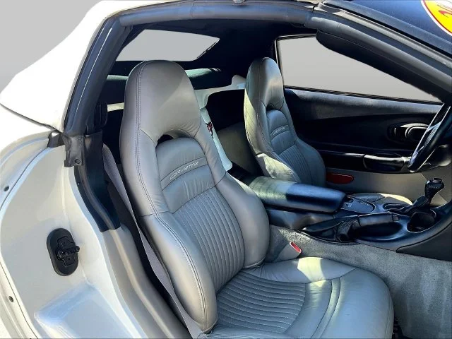 Used 2002 White Chevrolet Base image 22