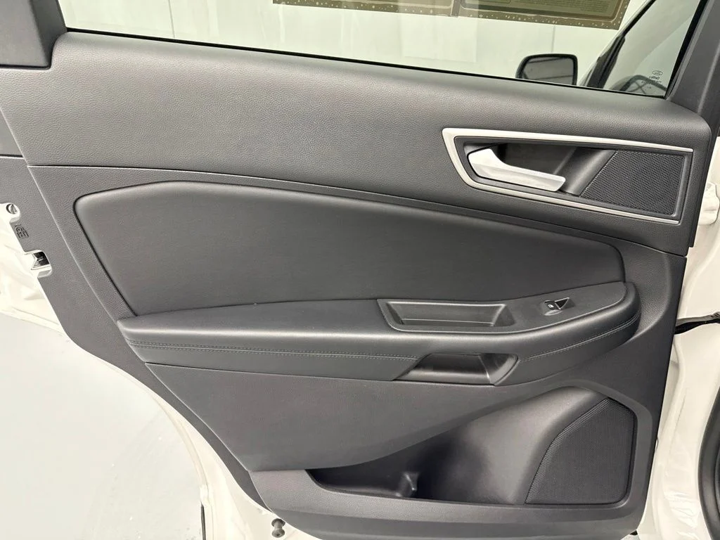 Used 2022 White Ford SEL image 17