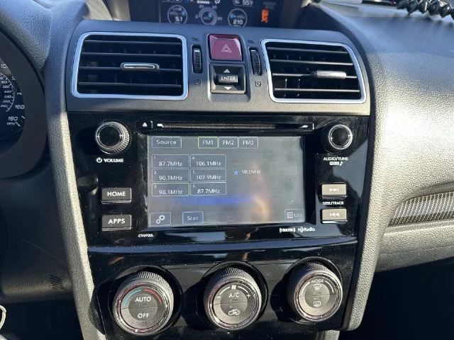 Used 2018 White Subaru  image 17