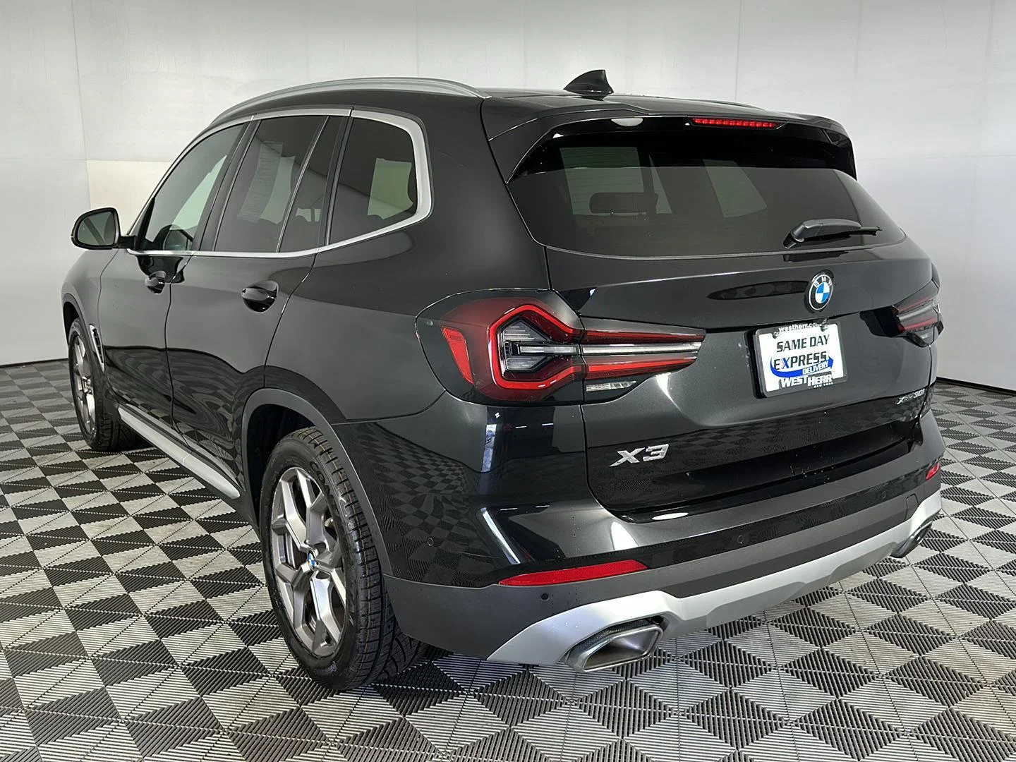 Used 2024 Black Sapphire Metallic BMW xDrive30i image 25