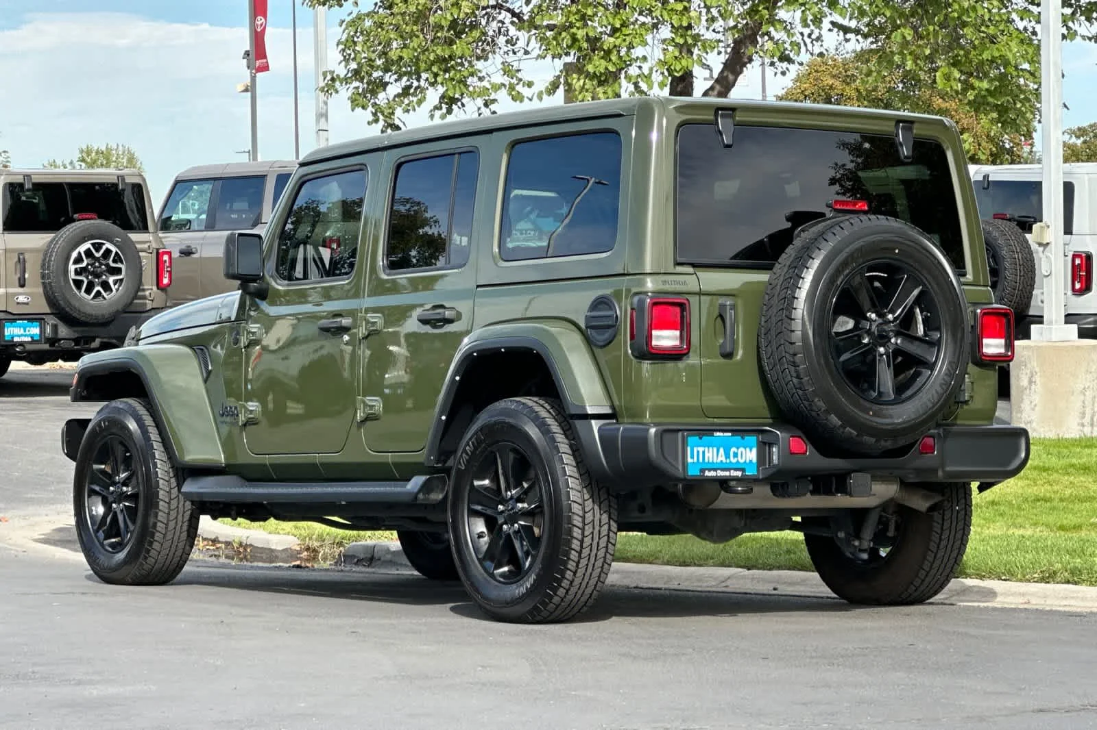 Certified Used 2021 Sarge Green Clearcoat Jeep Unlimited Sahara Altitude image 6