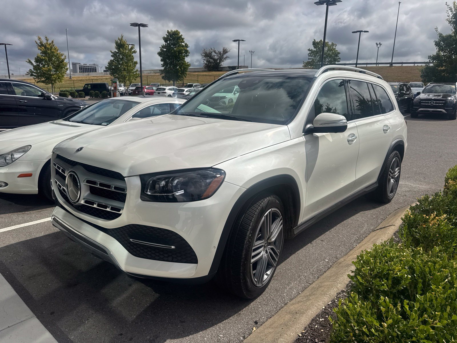 Certified Used 2023 MANUFAKTUR Diamond White Metallic Mercedes-Benz GLS 450 image 1