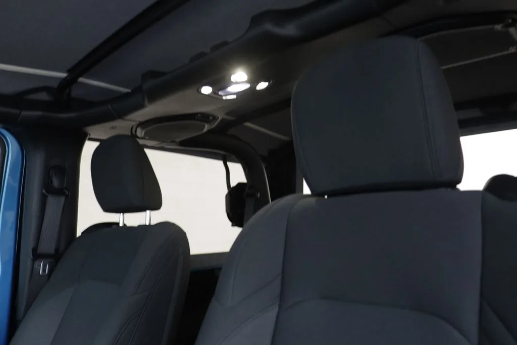 Used 2019 Bikini Pearlcoat Jeep Sport S image 13