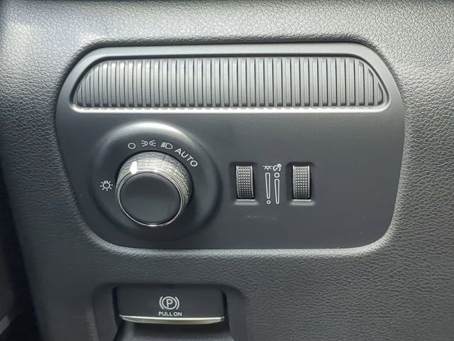New 2026 Silver-Zynith Exterior Paint Jeep Limited Altitude image 30