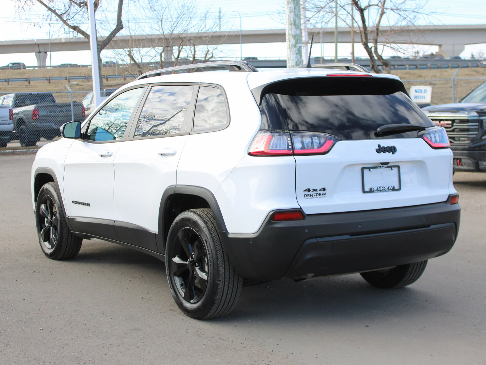 Certified Used 2023 White Jeep Altitude * 2.4L MultiAir | Heated/Vented Seats | Panoramic Sunroof | Apple CarPlay | Adaptive Cruise image 14