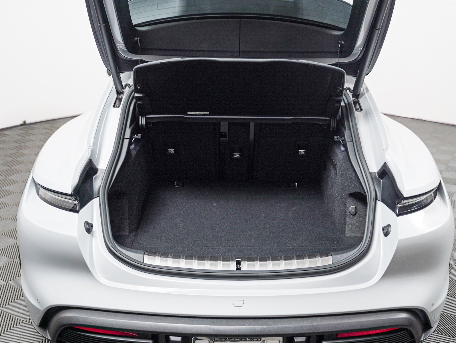 New 2026 ICE GREY M Porsche 4S Cross Turismo image 29