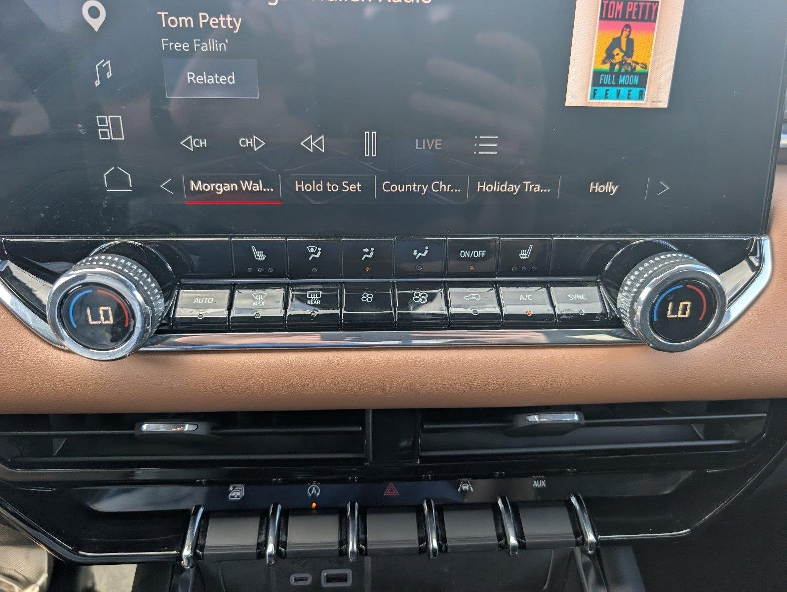 Used 2024 Deep Bronze Metallic GMC AT4 image 20
