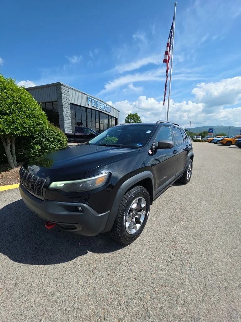 Used 2019 Diamond Black Jeep Trailhawk image 21