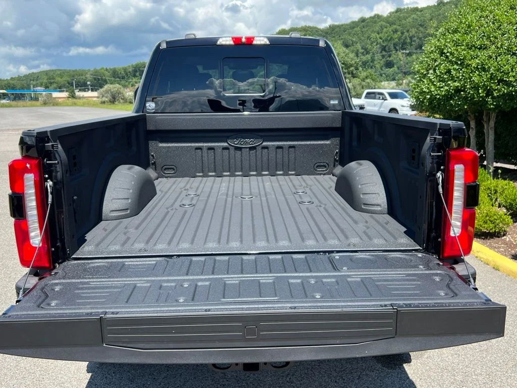 New 2026 Agate Black Metallic Ford F-250® Lariat® image 10
