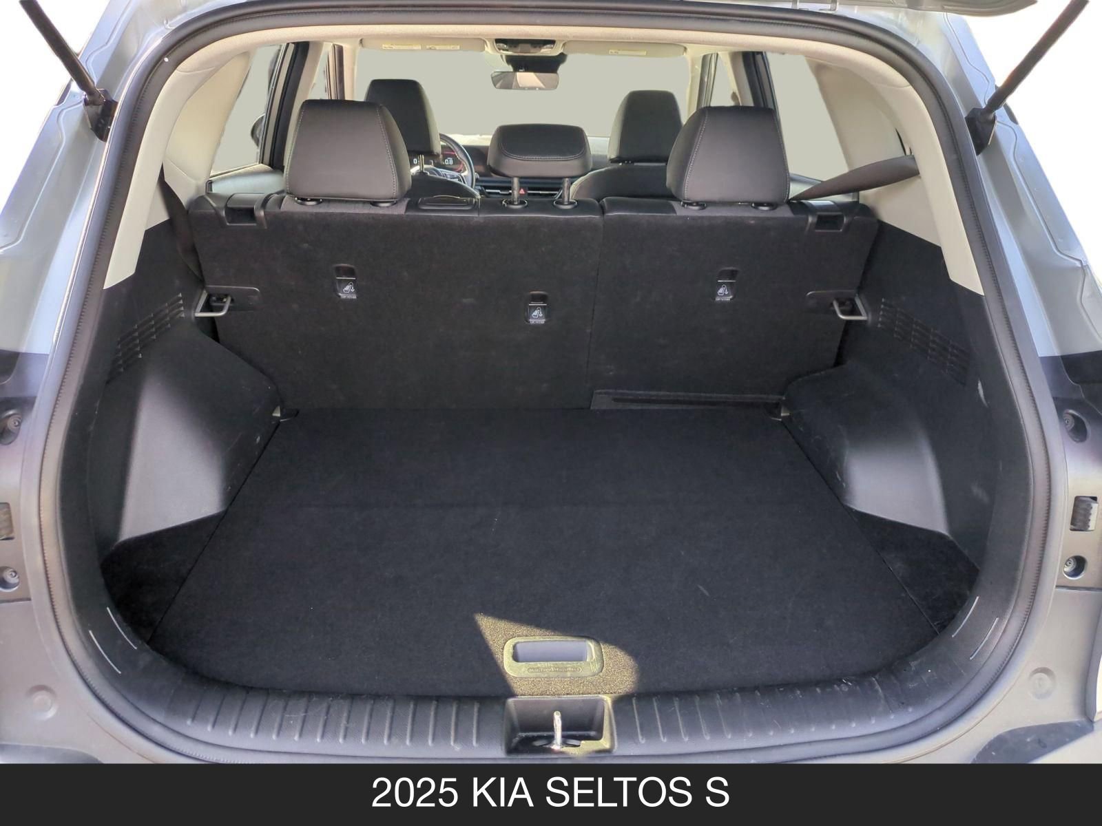 2025 Kia Seltos S - Photo 24