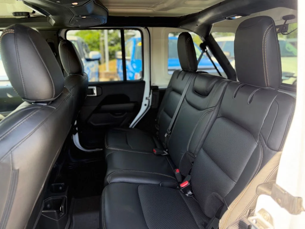 Used 2025 White Jeep Sahara image 5