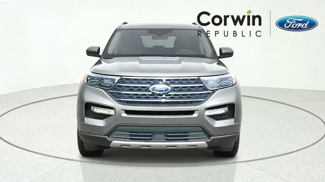Certified Used 2023 Gray Metallic Ford XLT image 2