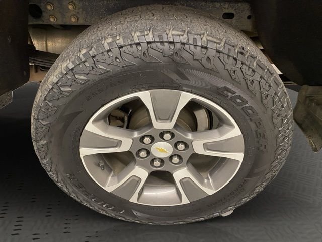 Used 2016 Red Chevrolet Z71 image 38