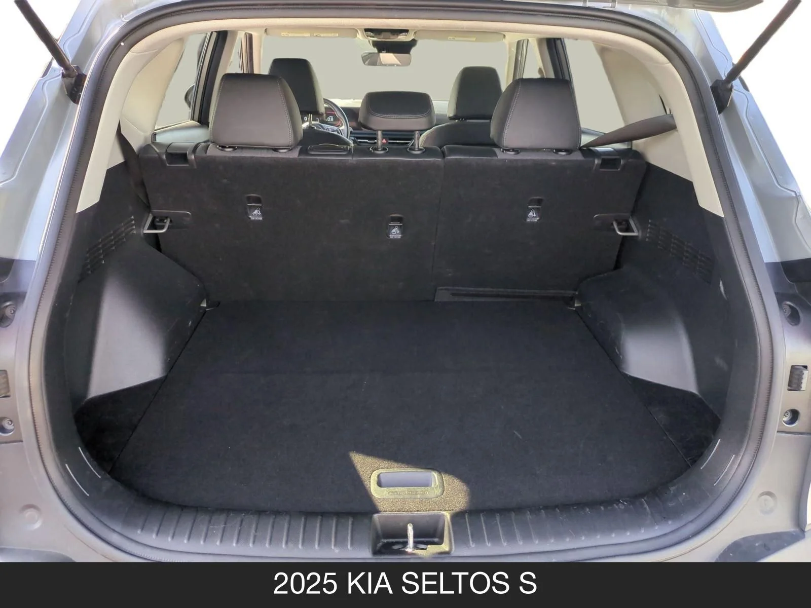 2025 Kia Seltos S - Photo 24