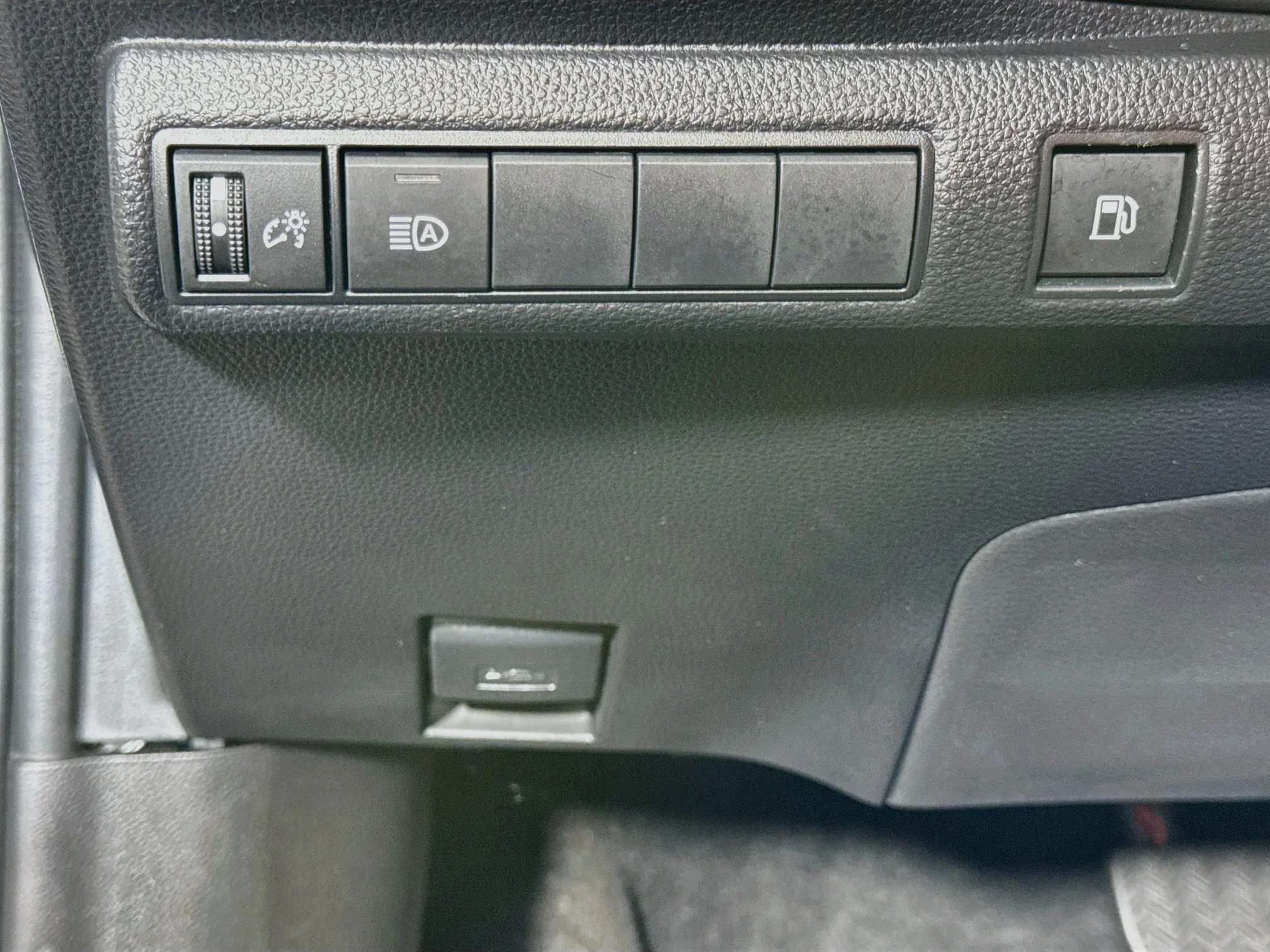 Certified Used 2024 Blueprint Toyota Hybrid LE image 10