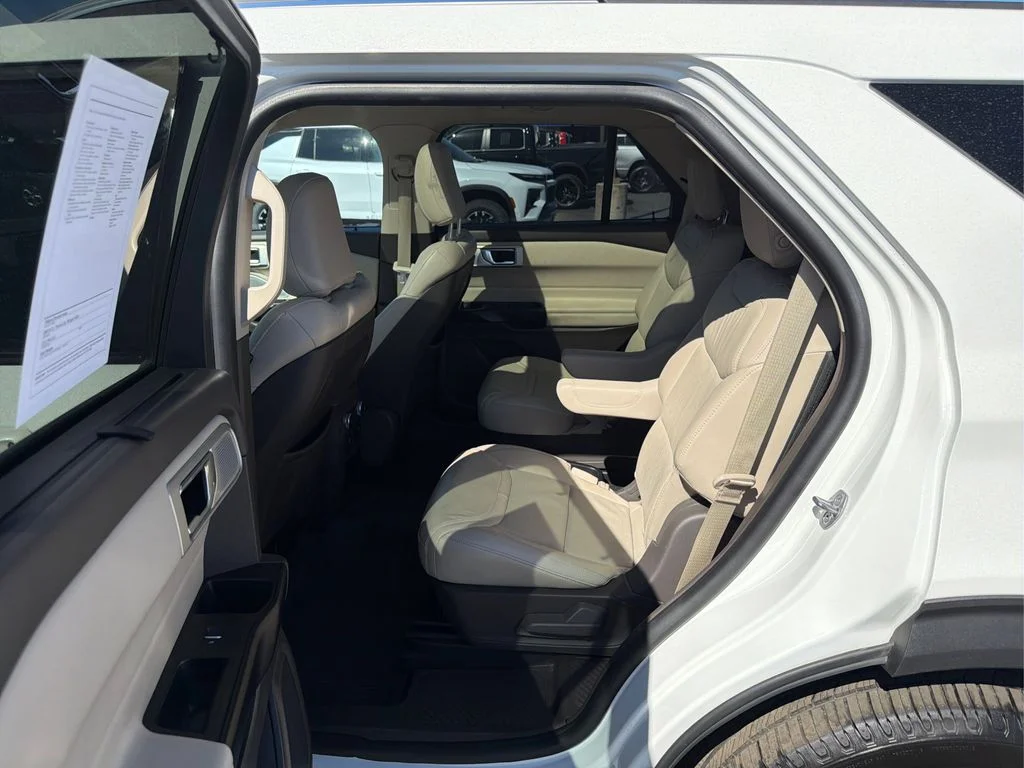 Used 2020 White Metallic Ford Platinum image 21