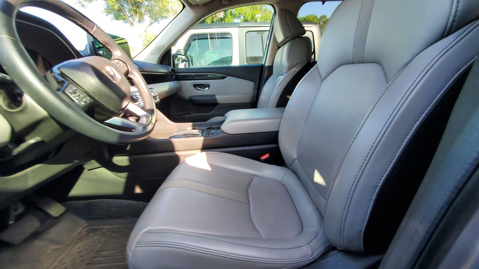 Used 2024 Lunar Silver Metallic Honda EX-L 7 Passenger image 3