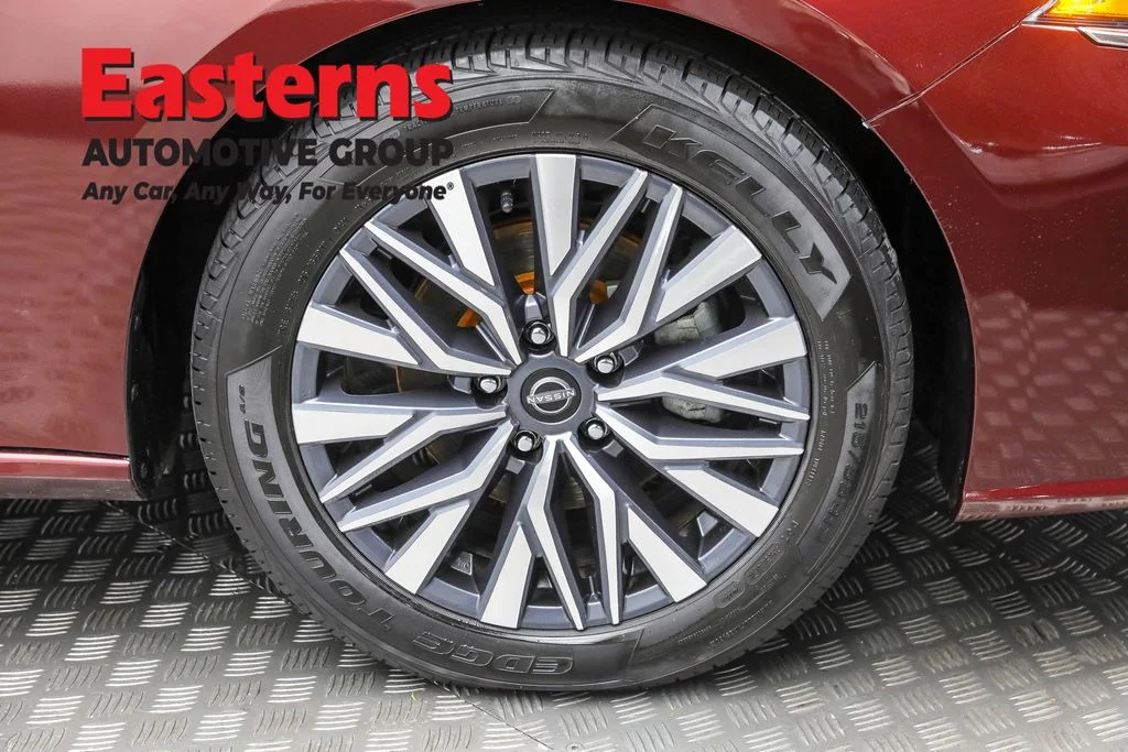 Used 2023 Red Nissan 2.5 SV image 29