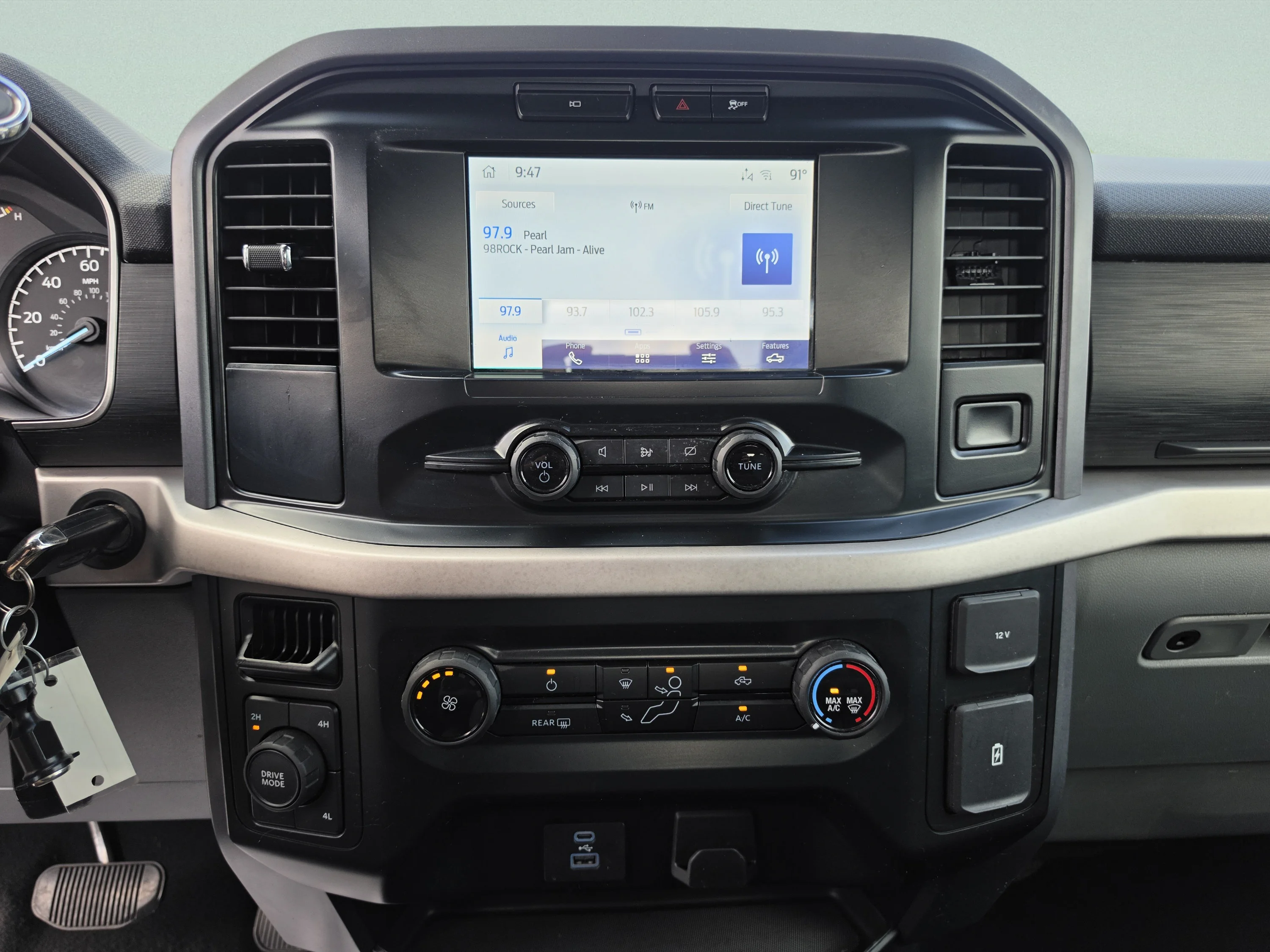 Used 2023 Oxford White Ford XLT image 27