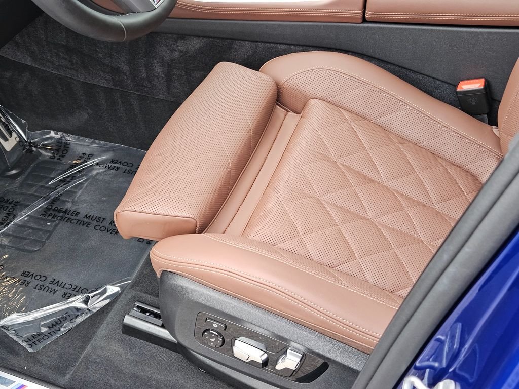 Used 2026 Marina Bay Blue Metallic BMW M60i image 39