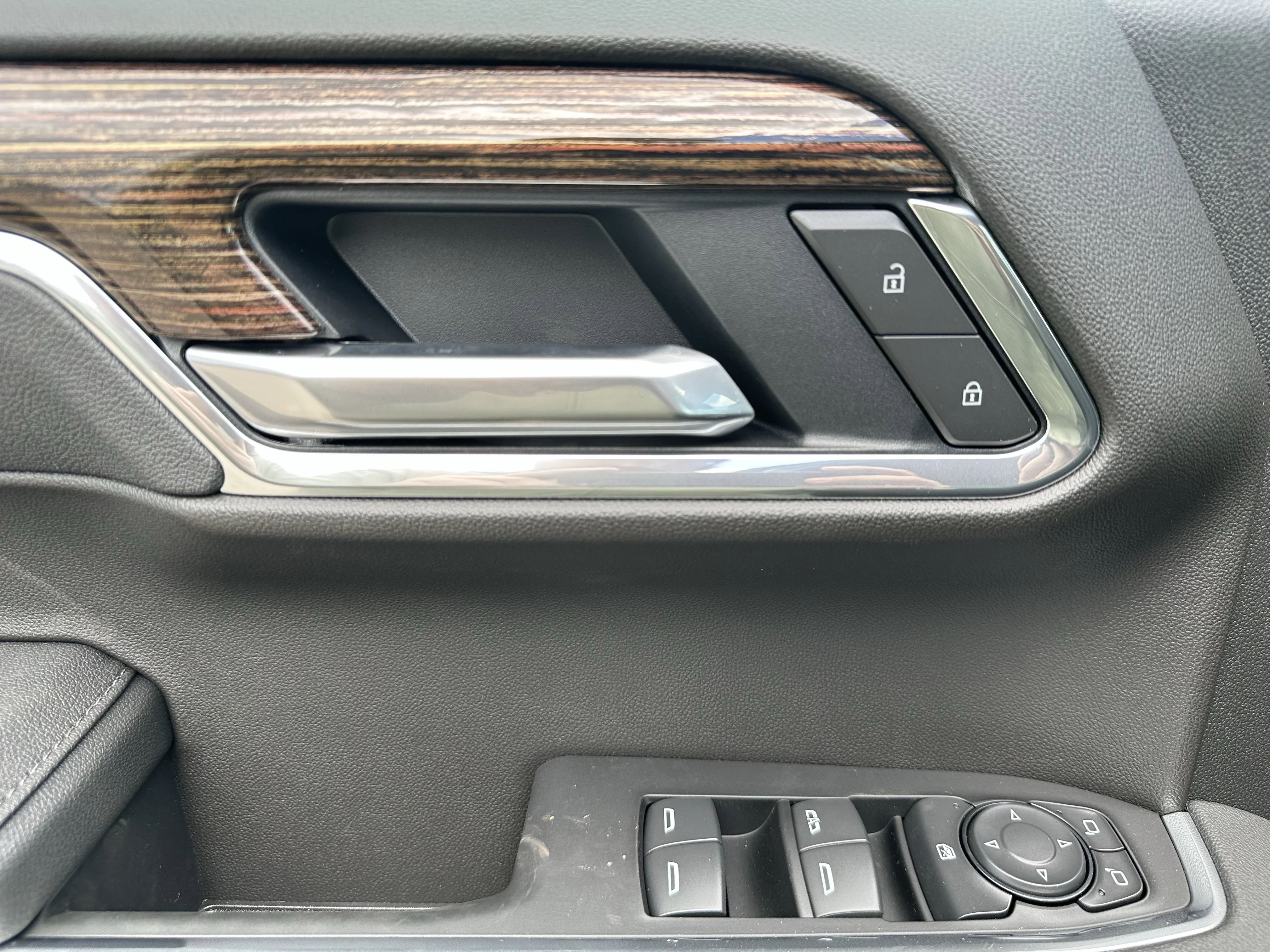 New 2026 Onyx Black GMC Elevation image 9