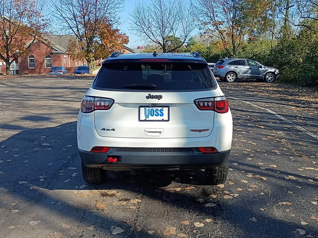 Used 2019 White Clear Coat Jeep Trailhawk image 4