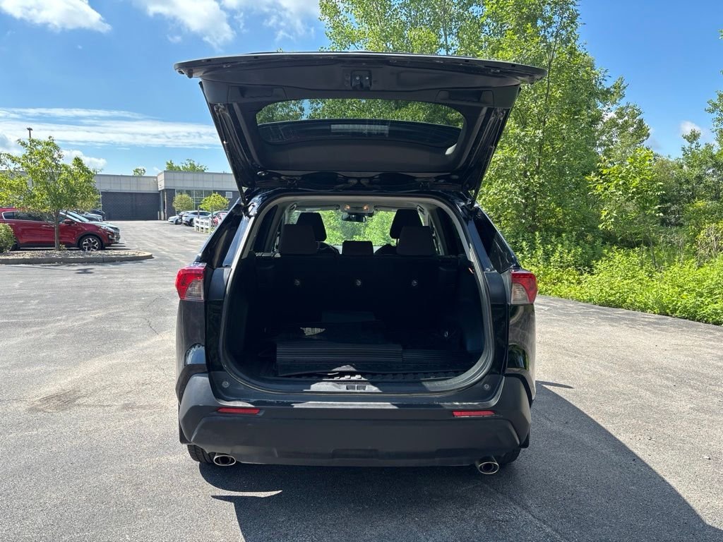 Used 2020 Black Toyota XLE image 12