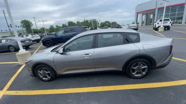 2025 Kia K4 LXS - Photo 7