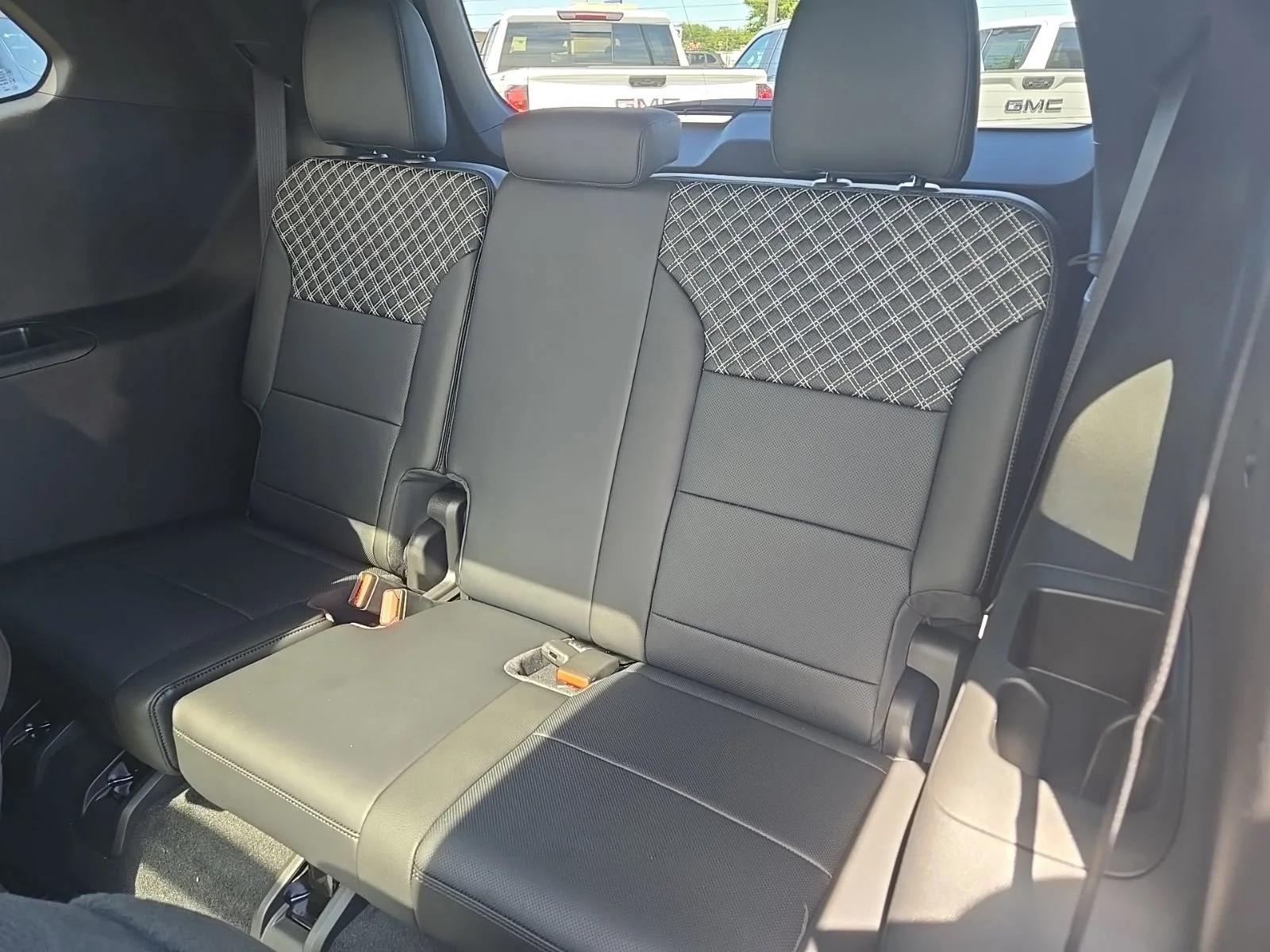 2026 GMC Acadia Denali - Photo 22