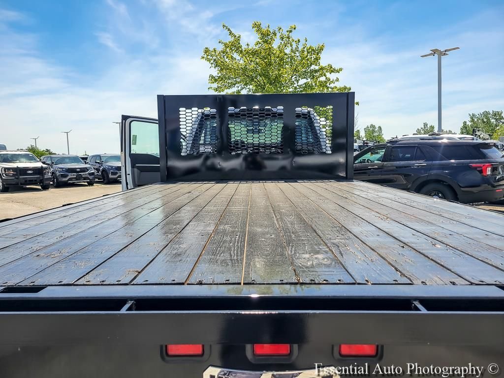 New 2025 Oxford White Ford F-450® XL image 14