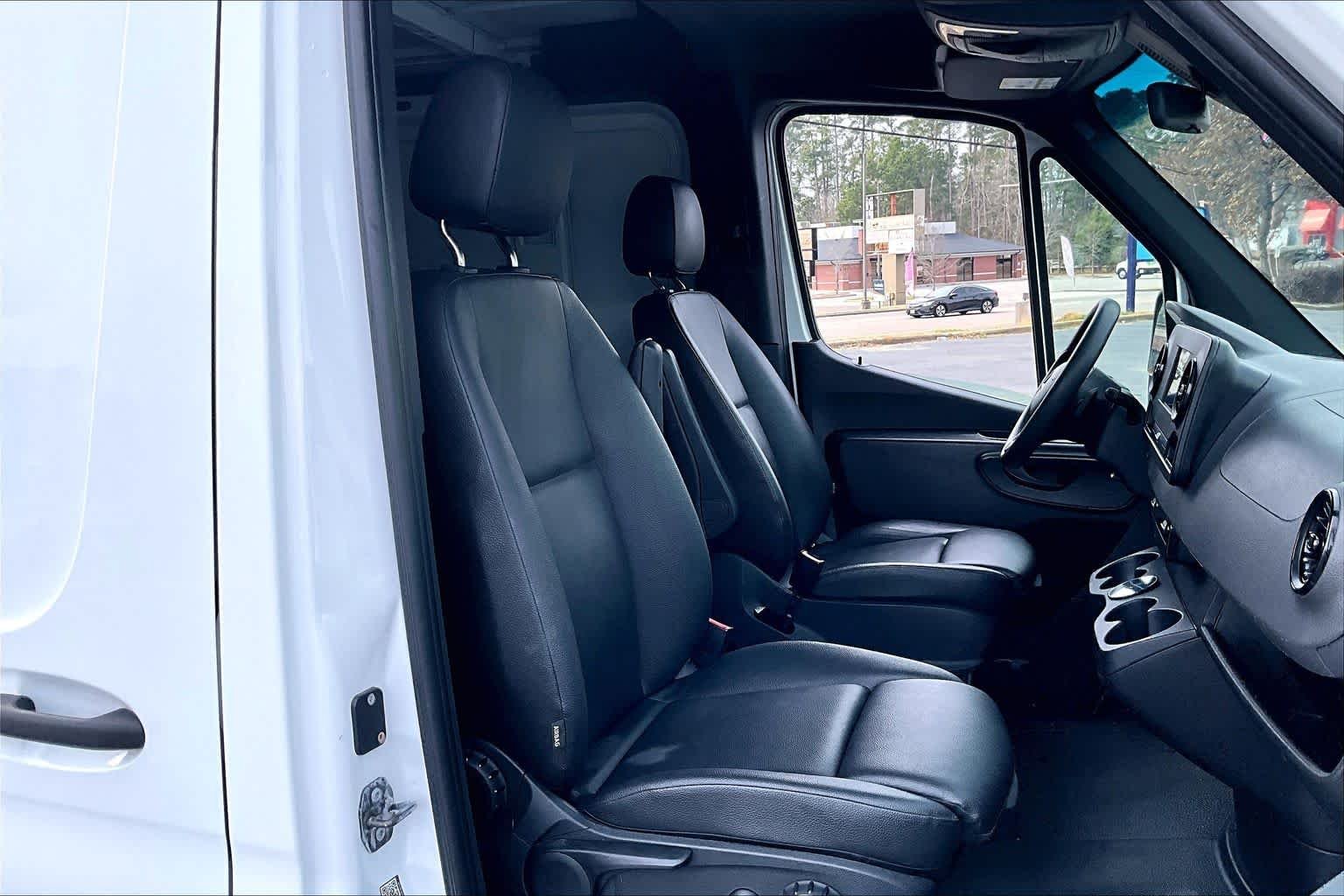 Used 2023 Arctic White Mercedes-Benz  image 9