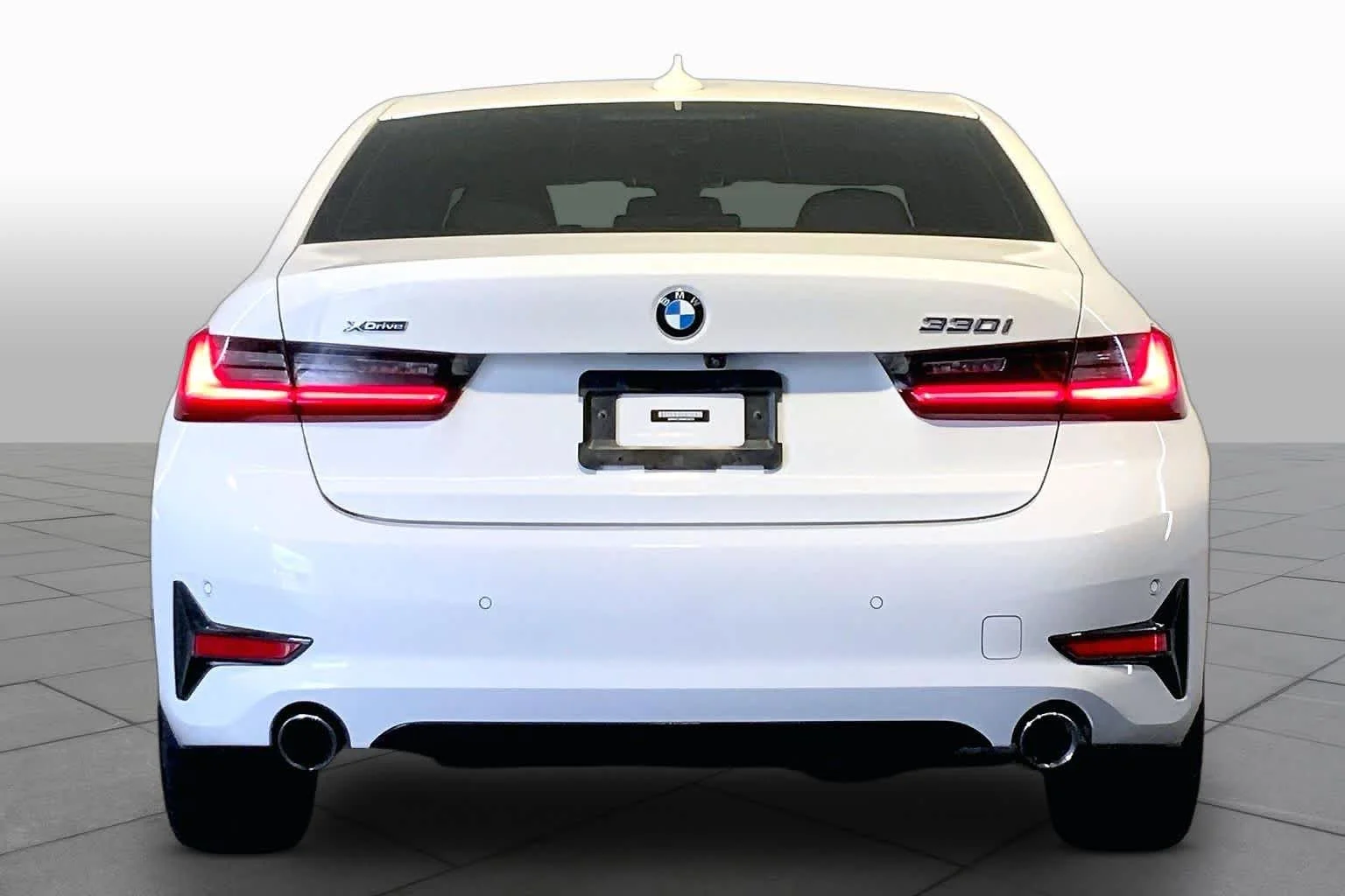 Used 2022 Alpine White BMW 330i xDrive image 5