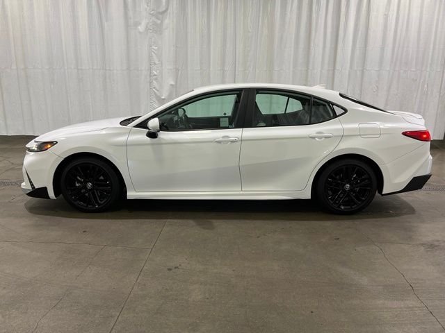 2025 Toyota Camry SE - Photo 7