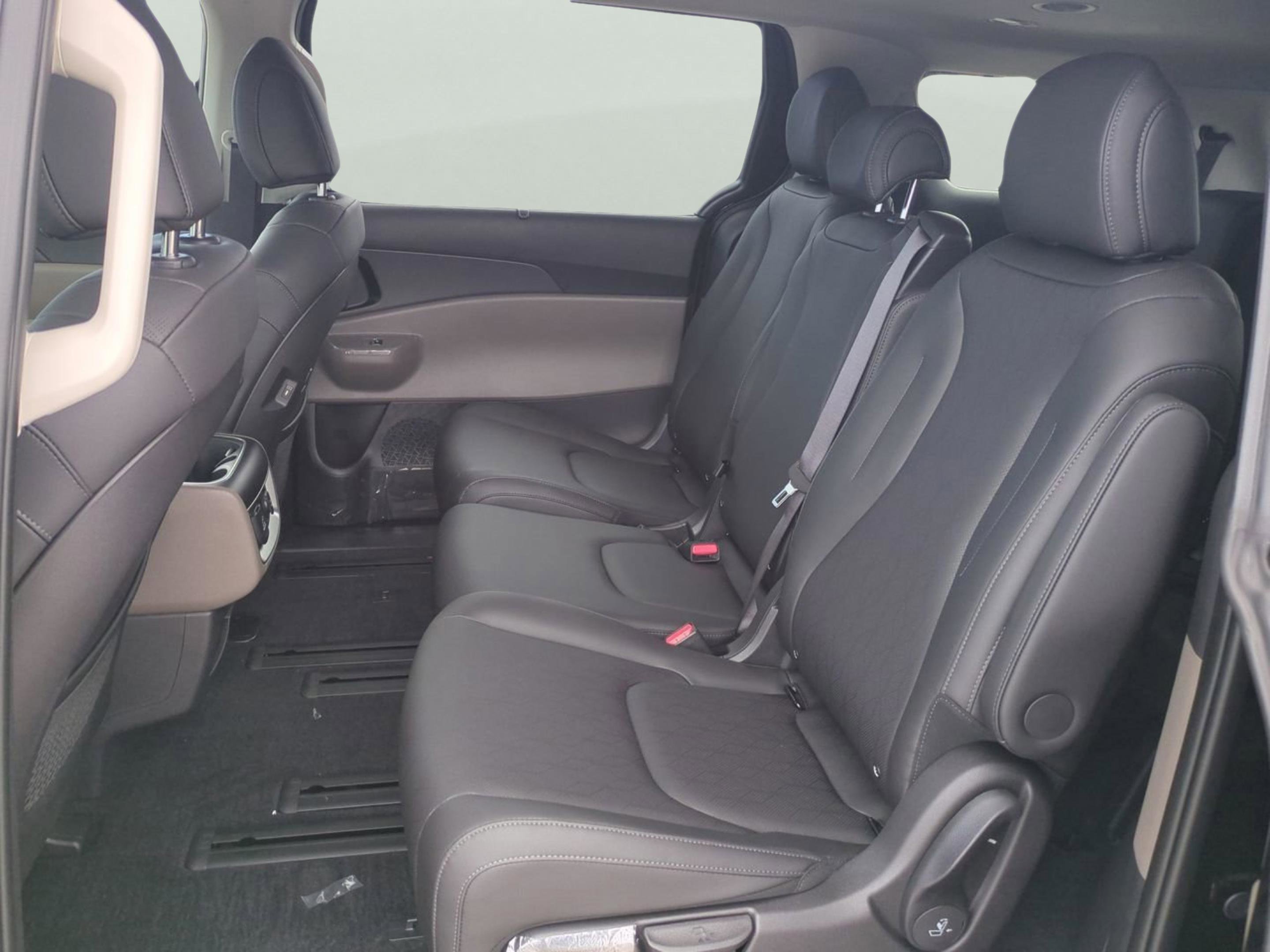2026 Kia Carnival SX - Photo 17